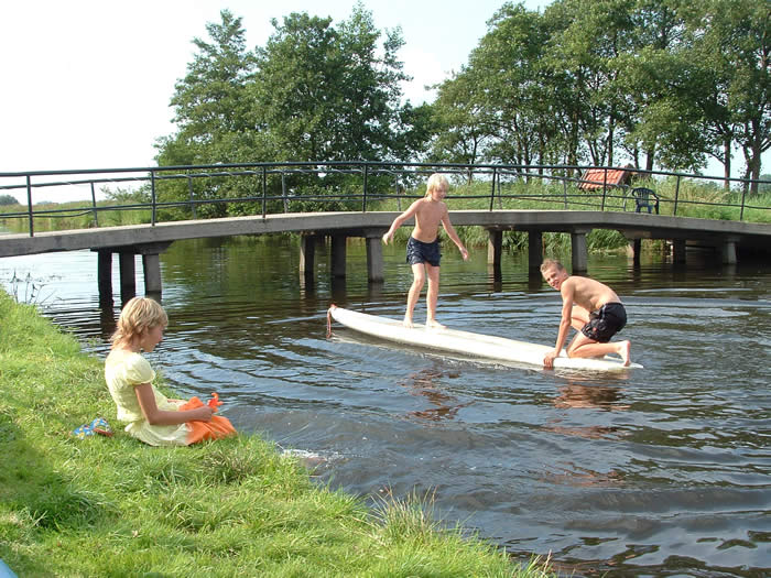 Minicamping o&aacute;nt kanael in Friesland