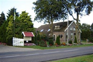 Minicamping De Bloemenhof in Assen, Witten, boerderijcamping in Drenthe
