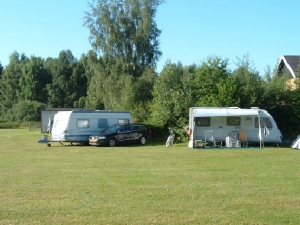 Veld van kleine camping Bussamala in Zuid-Zweden