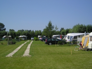 Veld van boerderijcamping De Catshoek in Nieuwvliet, Zeeland