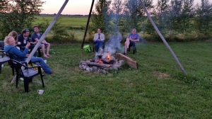 Campvuur op camping Zonneveld in Tiendeveen.