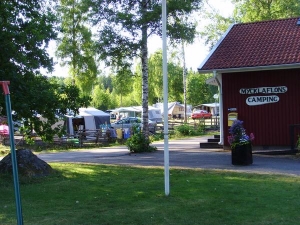 Veld van de kleine camping in Zweden