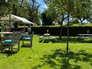 boerencamping Bij Groen Geluk, met een leuk terras en eetlokaal