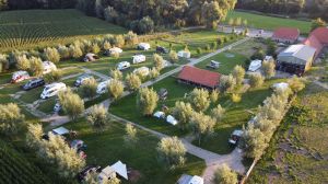 De boerderij bij uitspanning en minicamping