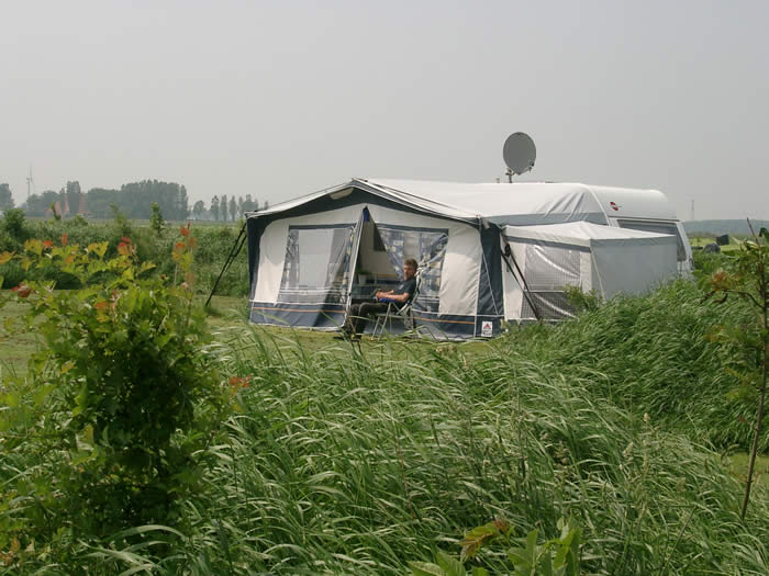 Vissen b ij Boerencamping Slachtehiem in Friesland