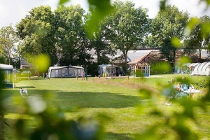 Kampeerveld D' ELF IEKEN in Elsloo