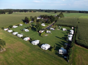 Luchtfoto van Boerderijcamping De Prinsenhoeve in Vorden