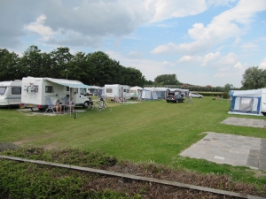 Het veld van Boerderijcamping Sleutel Hoeve in Bakkum Noord